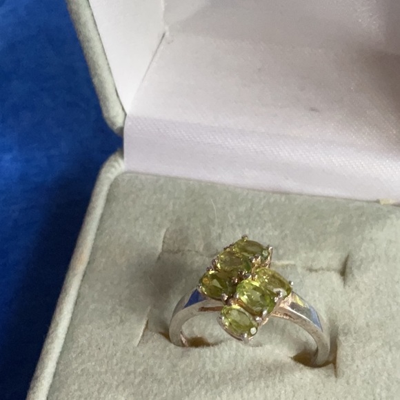 Silver Peridot Ring - Picture 5 of 6